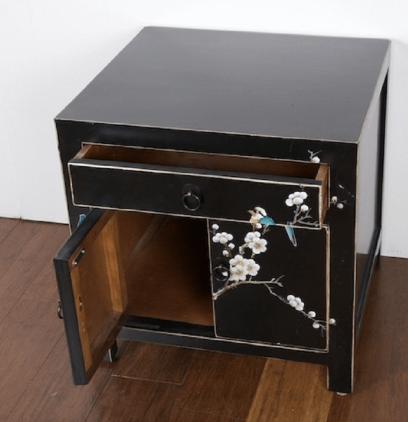 ORIENTAL LILY | TRADITIONAL SIDE TABLE