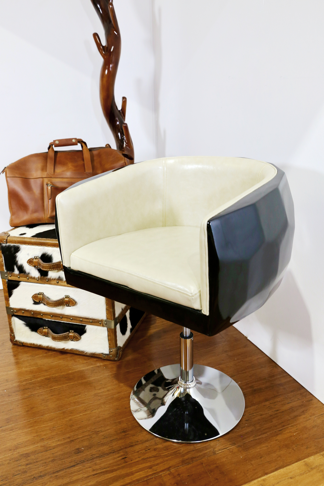 JET | LEATHER TUB CHAIR RANGE