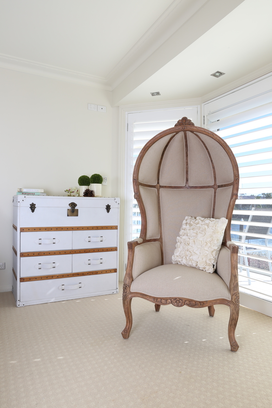 VENUS | LEATHER STORAGE CHEST - WHITE