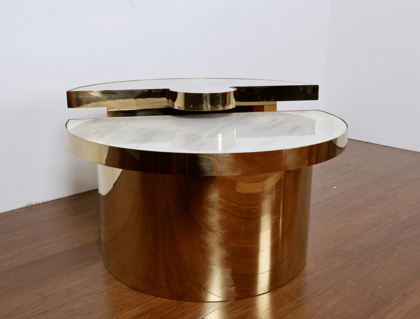 GLADIATOR | ELEGANT GOLD COFFEE TABLE
