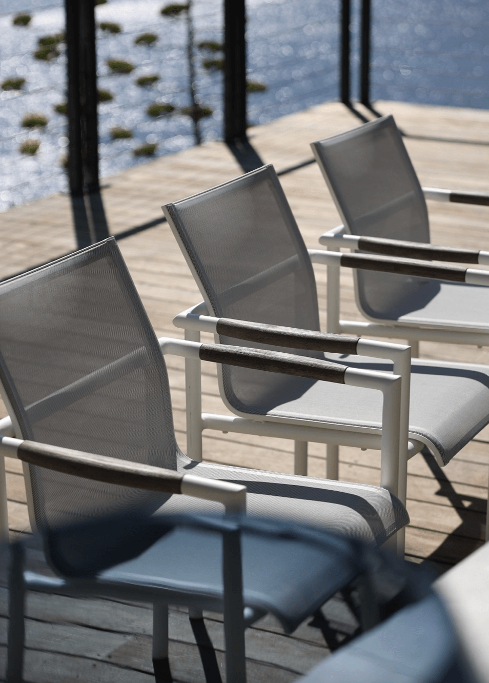 CAPE | STACKING CHAIR RANGE
