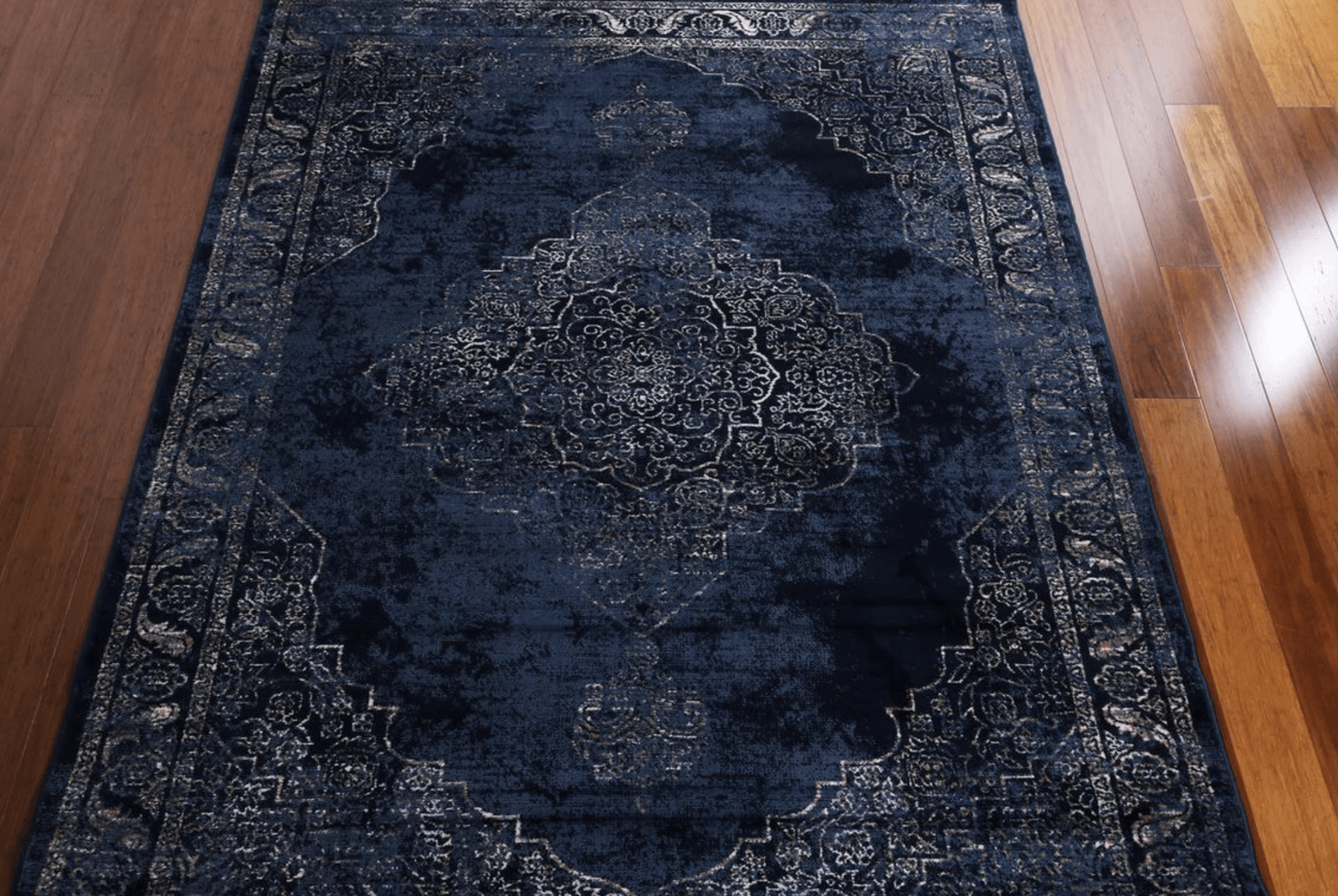 THRONE | RUG